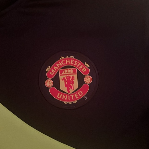 Manchester United full zip black jacket - Picture 2 of 6
